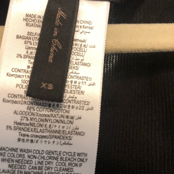 Black blouse BCBG sleeveless - Picture 4 of 5